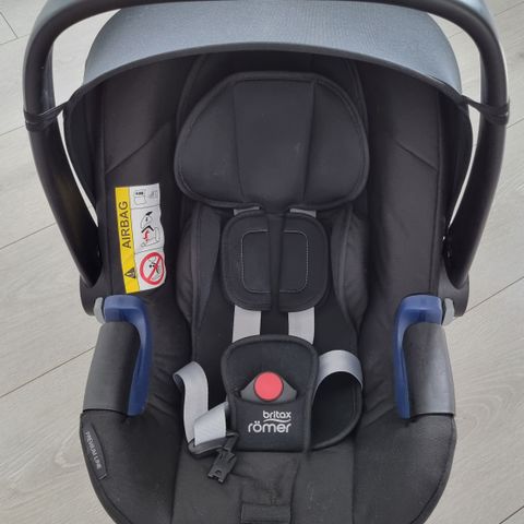 Britax Römer babysafe I-size med nyfødtinnlegg. Base følger med.