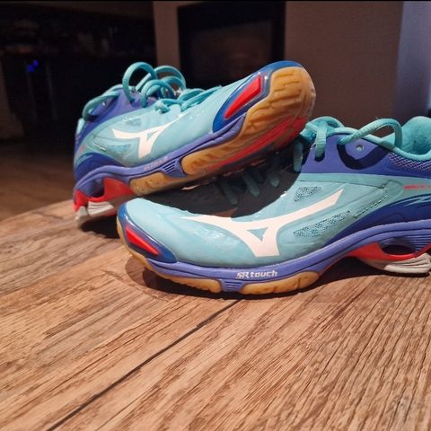 Veldig gode Mizuno 36,5 sportssko. Ny pris ca 1700kr.