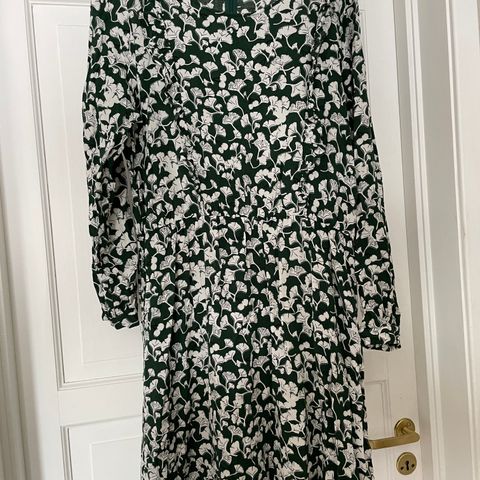Grønn og hvit kjole fra VaVite xl