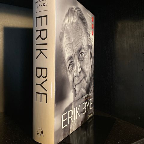 📚BORGE ANTIKVARIAT: «Erik Bye» Asbjørn Bakke