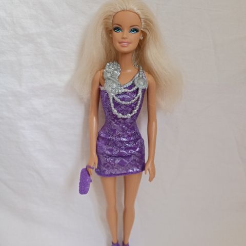 Platinablond Barbie dukke