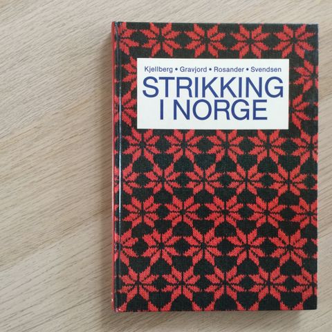 Strikking i Norge. Bok fra 1987