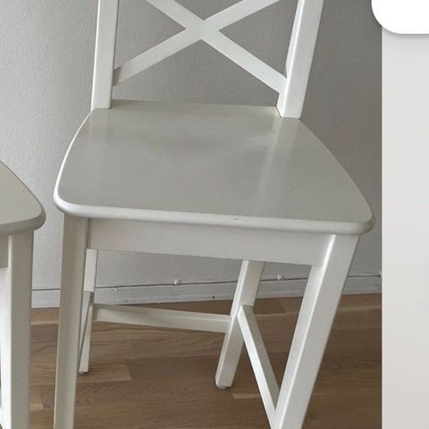 2 stk 850,-  full pris pr stol  995,- fra IKEA