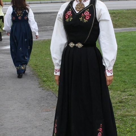 Seljordsdrakta str 36/38 - bunad fra Telemark