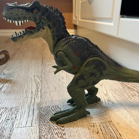 Dinosaurer fra Jurassic World og sleich selges rimelig, fremstår som nye