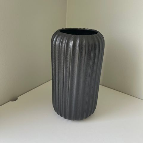 Vase H19