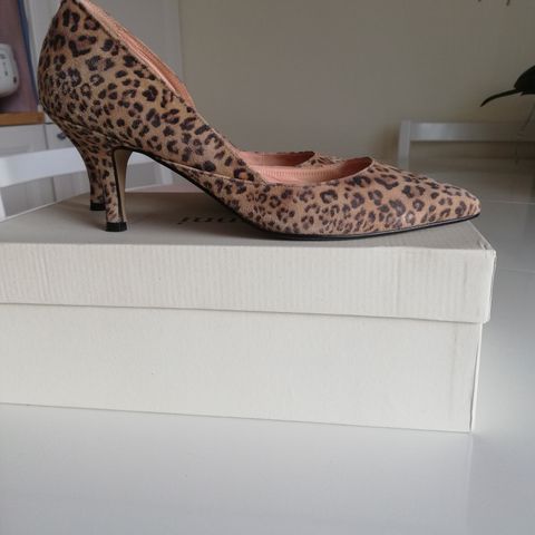 Ganni pumps