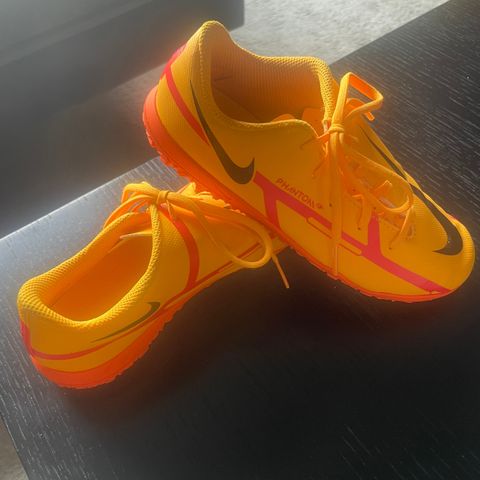 Fotballsko Nike Phantom GT 2 Club TF str 31,5