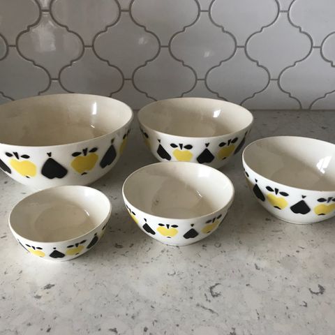 Vintage Set of 5 (Nesting) Bowls