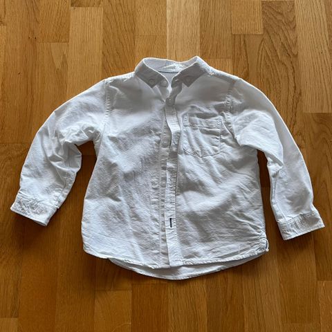Hvit skjorte til gutt