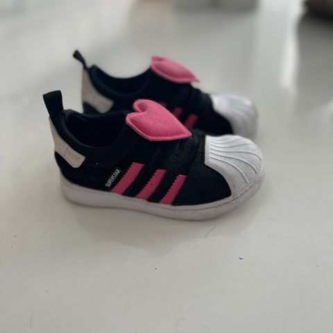 Adidas sko 23