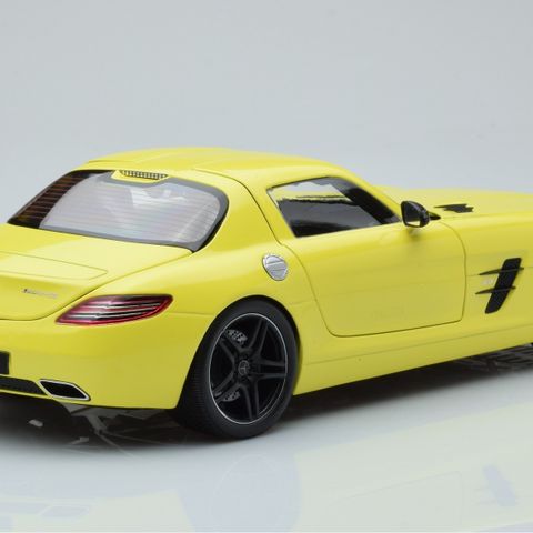 Ønskes kjøpt! : Mercedes AMG SLS 2010-2024 ( 1/18 og 1/43 ) ( alle farger )