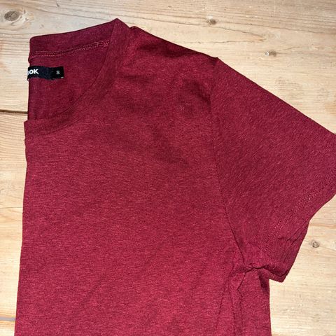 t-skjorte fra Bik Bok str. S (rødbrun)
