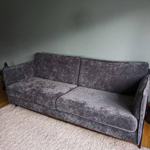 Nesten ny sofa selges rimelig