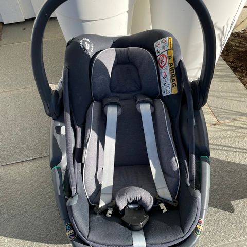 Maxi Cosi bilstol til baby fra 0 - 15m  inkl. base og adapter til barnevogn
