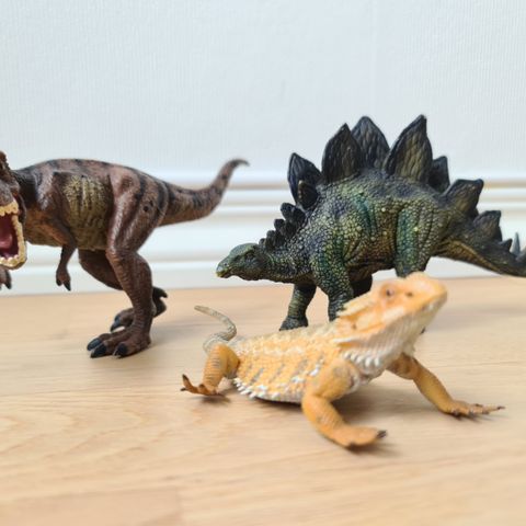 Dinosaurer / figurer. 3 stk.