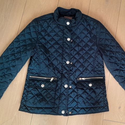 Klassisk marineblå jakke fra Zara