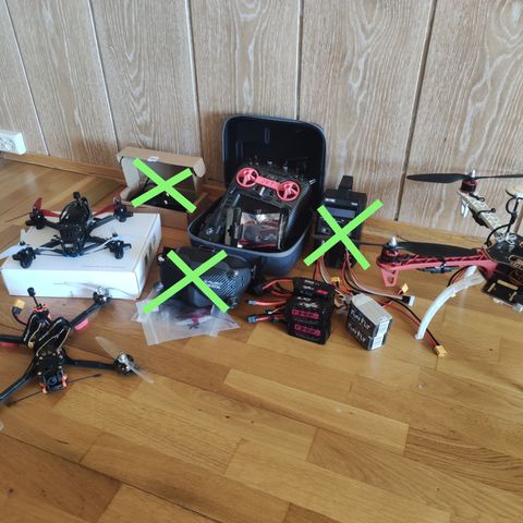 FPV pakke. Briller(SOLGT), drone, controller, lader(SOLGT), batterier.