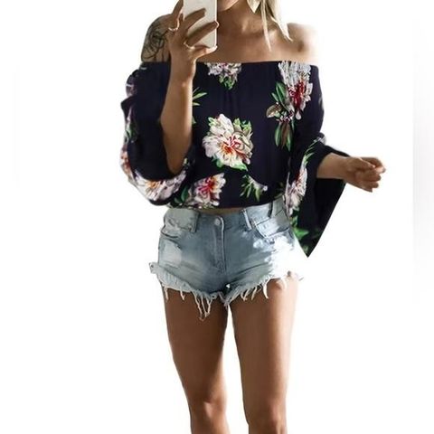 off-shoulder bluse