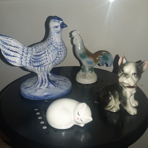 Porselen figurer, fugl, katt, hund, håne, høne.