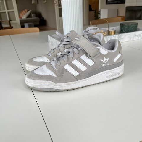 Adidas forum low