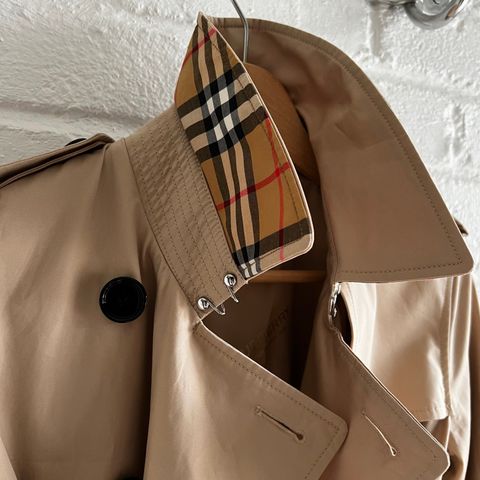 Burberry trench coat til redusert pris