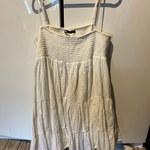 Hvit sommerkjole fra Zara