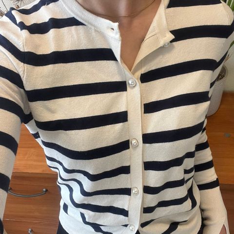 Pent brukt stripe cardigan fra Zara🤍