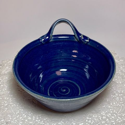 Pen blå sjokoladeskål i keramikk