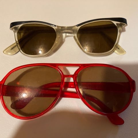 2 par barnesolbriller fra 70/80 tallet