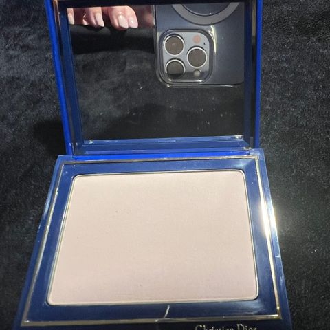 Christian Dior compact transparent pudder