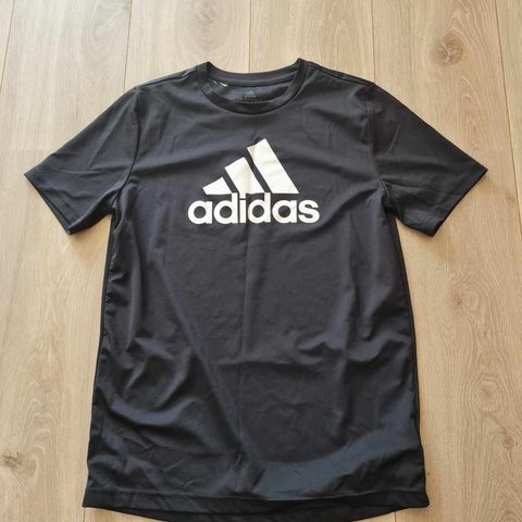 T-skjorte Adidas Dry-fit/ hurtigtørkende str. 164 (13-14 år)