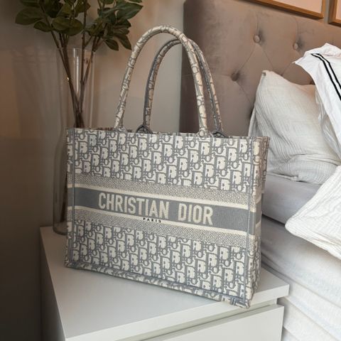 Dior medium tote bag