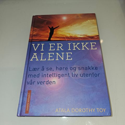 Vi er ikke alene. Atala Dorothy Toy