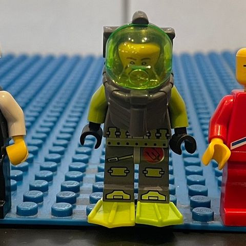 Masse Lego figurer selges