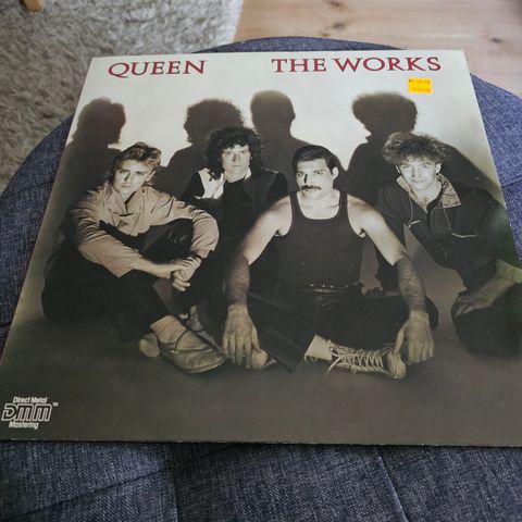 Selger en pent brukt orginal presset utgave Queen - The Works på vinyl.