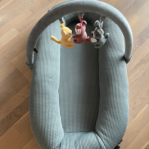 Yngri babynest i mesh grey