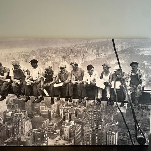 Bilde: «Lunch Atop a Skyscraper» 897x597mm