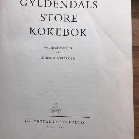 Gyldendals store kokebok.