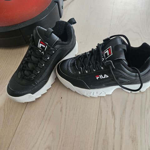 Nesten nye Fila sko