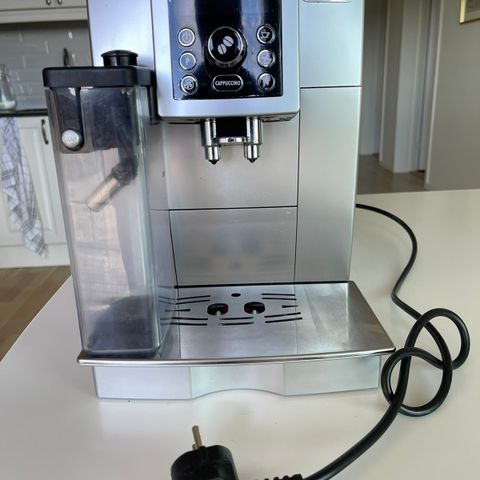 Kaffemaskin Delonghi ECAM 23.450.S NY PRIS