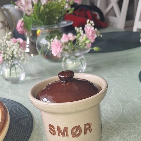 Smørkrukke med lokk , denby stoneware