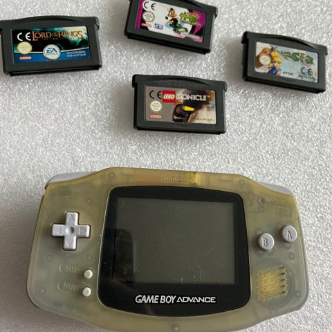 Gameboy advance med 4 spill