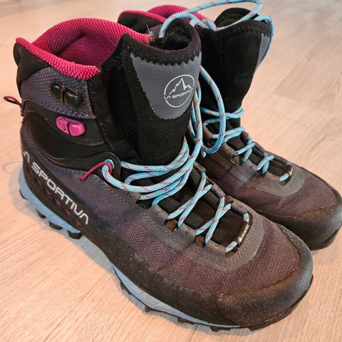 La Sportiva fjellsko str 39,5, så godt som ubrukt!