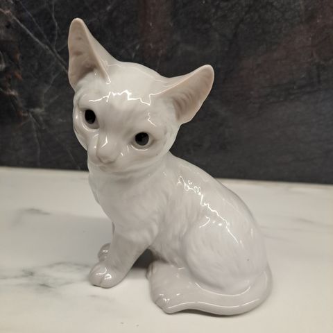 Porselen kattefigur