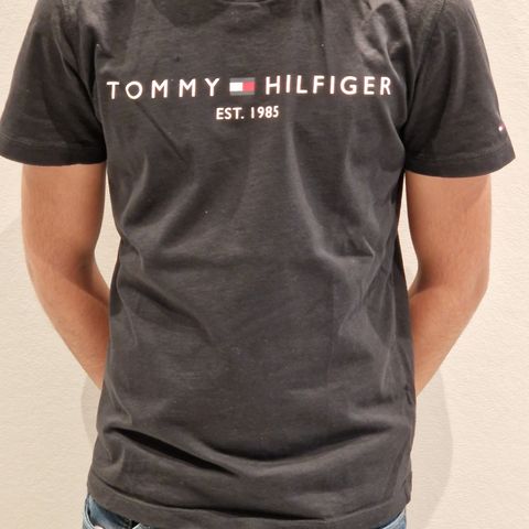 Tommy hilfiger 2 stk summer skjorter size /152