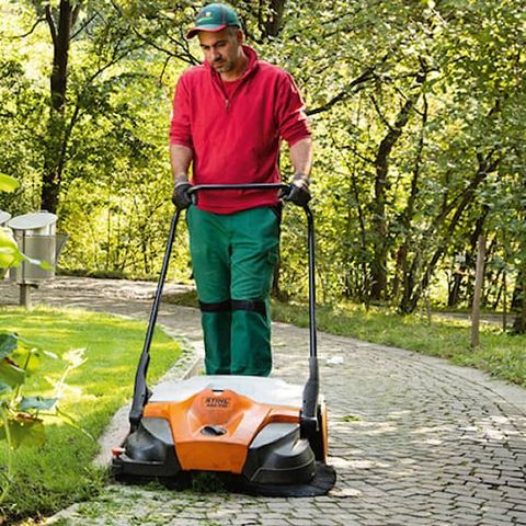 Utleie av Stihl KG 770 Feiemaskin,manuell opptil 1500 m², både inne\ute