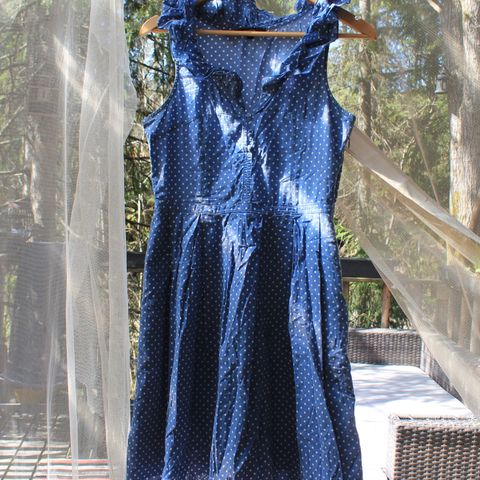 Blå polkadot kjole  str38