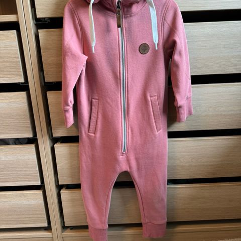 Gullkorn design onepiece/joggedress/heldress str 104(4år)