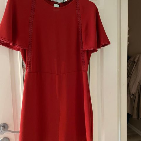 Ny playsuit/kjole med shorts str L (M) fra Zara